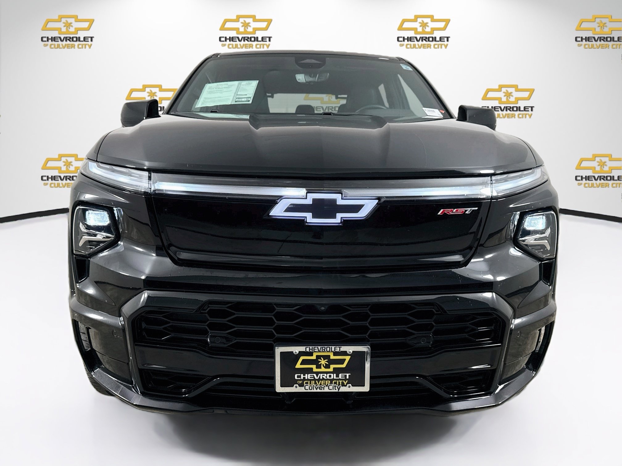 Used 2024 Chevrolet Silverado EV RST AWD/4WD image 2