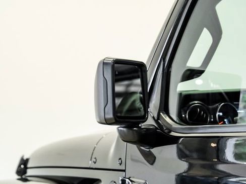 Used 2022 Jeep Wrangler Unlimited Sahara AWD/4WD image 38