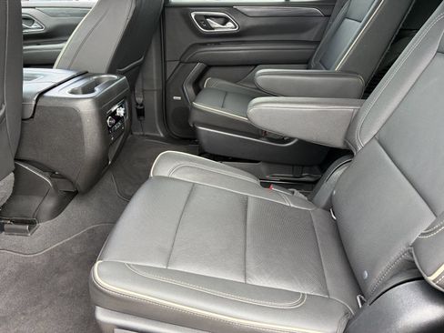 Certified 2022 GMC Yukon SLT w/ SLT Luxury Package AWD/4WD image 18