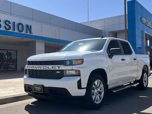 Used 2021 Chevrolet Silverado 1500 Custom image 3