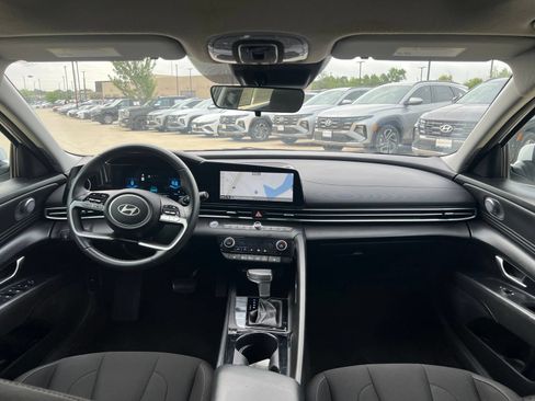 Used 2025 Hyundai Elantra SEL FWD image 20