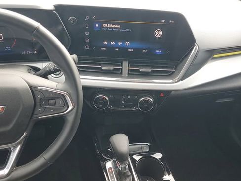 Certified 2025 Chevrolet Trax LT w/ Driver Confidence Package image 13