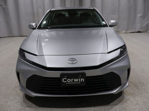 Used 2025 Toyota Camry LE image 7