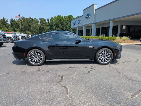 Used 2025 Ford Mustang GT Premium RWD image 3