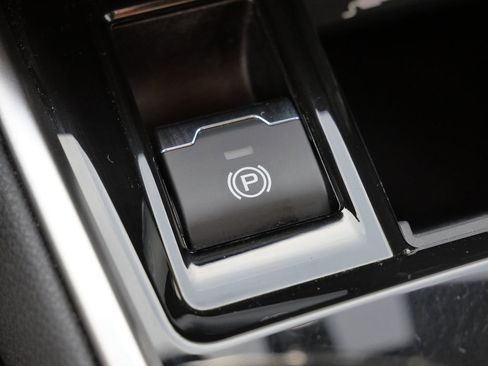 Used 2024 Subaru Outback Premium image 25