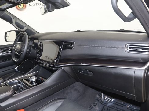 Used 2023 Jeep Wagoneer 4WD w/ Premium Group I image 44