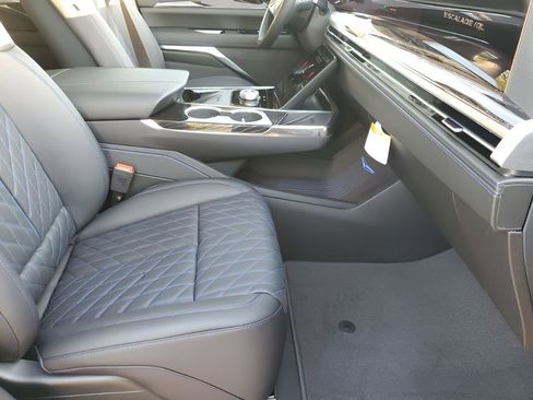 New 2026 Cadillac Escalade IQL Luxury image 17