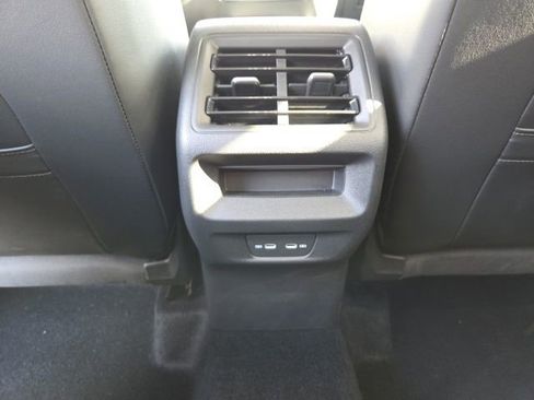 Used 2025 Volkswagen Tiguan SE AWD/4WD image 21