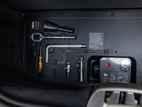 Used 2019 Ferrari 812 Superfast image 27