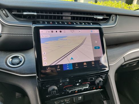 Used 2023 Jeep Grand Cherokee L Limited w/ Black Appearance Package image 25