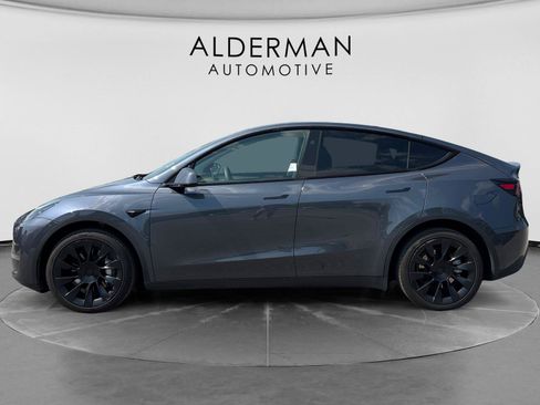 Used 2023 Tesla Model Y AWD image 2