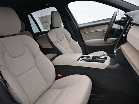 New 2026 Volvo XC90 B6 Plus w/ Protection Package Premier image 36