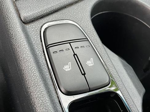 Certified 2022 Kia Niro EX image 21