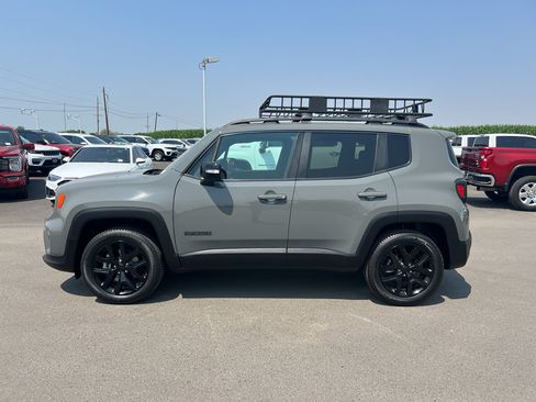 Used 2022 Jeep Renegade Altitude w/ Convenience Group AWD/4WD image 3