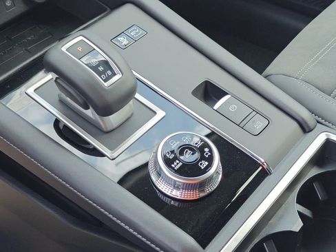 New 2025 Mitsubishi Outlander SE image 20