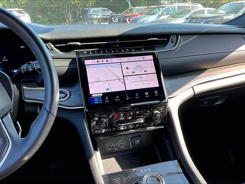 Used 2024 Jeep Grand Cherokee L Limited w/ Luxury Tech Group II image 9