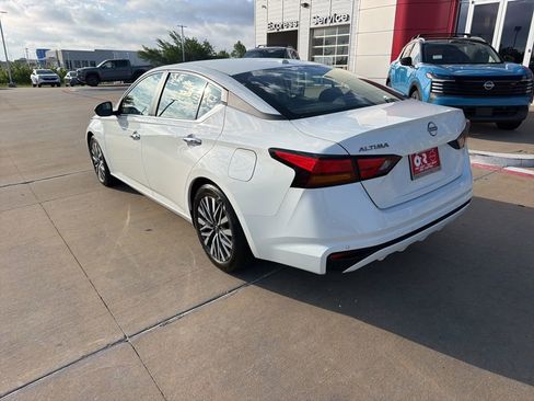 Used 2025 Nissan Altima 2.5 SV image 3