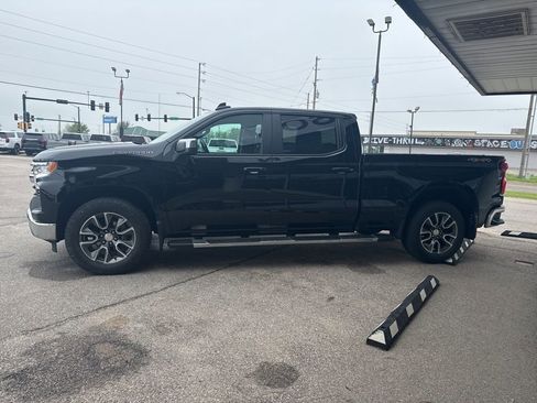 Used 2023 Chevrolet Silverado 1500 LT w/ Protection Package AWD/4WD image 3