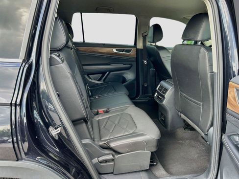 Used 2025 Volkswagen Atlas SE AWD/4WD image 23