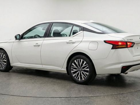 Used 2025 Nissan Altima 2.5 SV FWD image 6