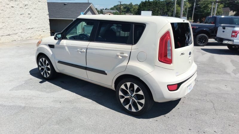 Used 2012 Kia Soul ! FWD image 3