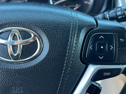 Used 2015 Toyota Highlander LE AWD/4WD image 25