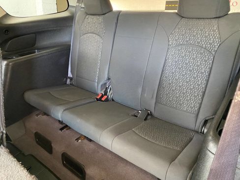 Used 2010 GMC Acadia SL w/ Preferred Package image 31