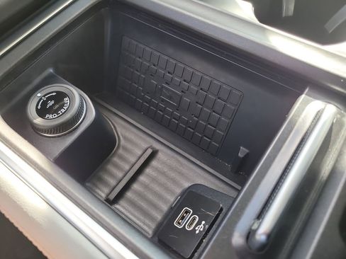 Certified 2025 Ford Expedition Platinum image 28