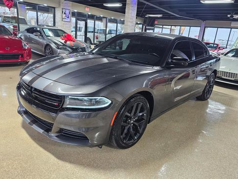 Used 2022 Dodge Charger SXT w/ Blacktop Package image 3