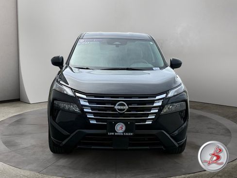 Used 2025 Nissan Rogue SV AWD/4WD image 2