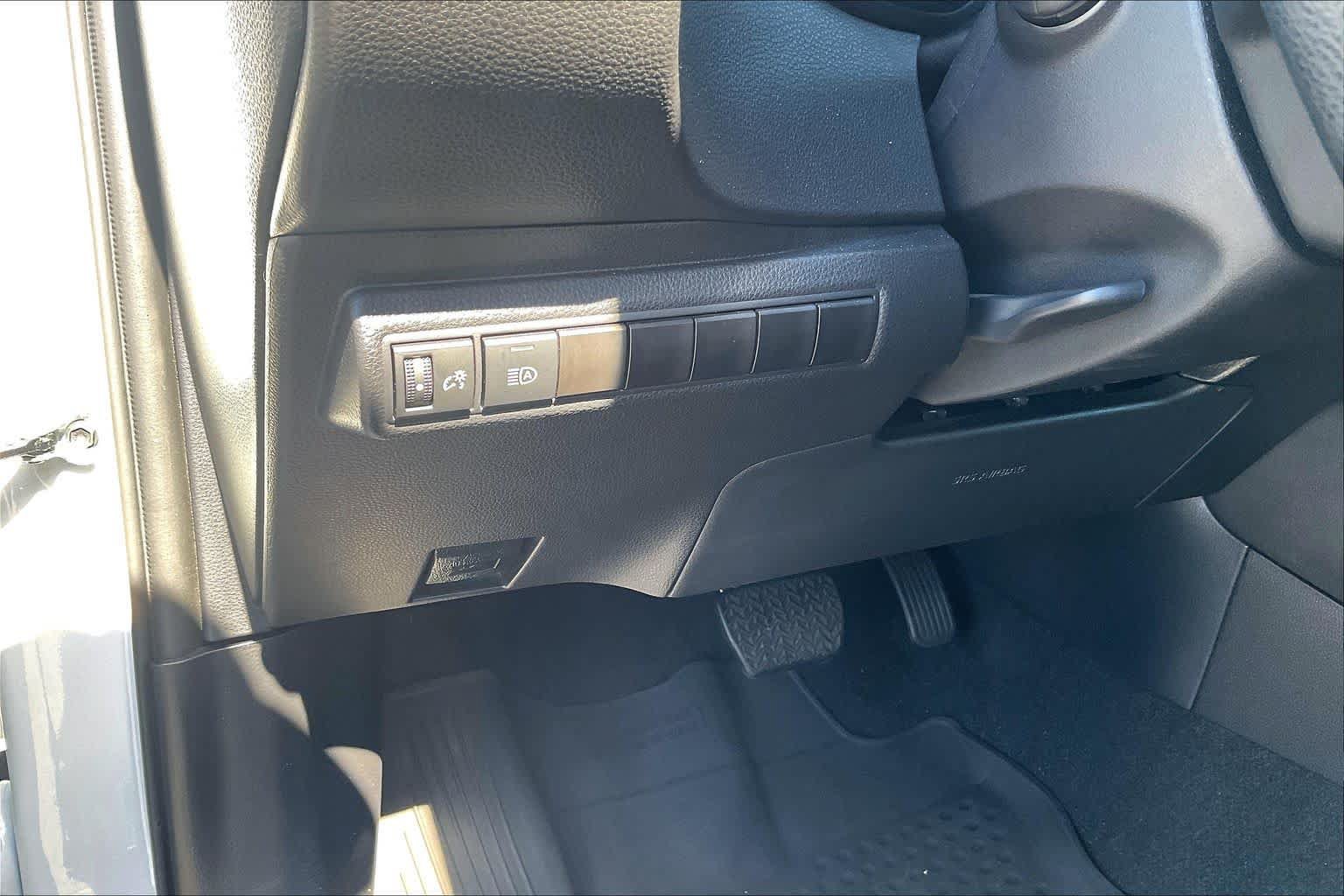 Used 2025 Toyota Corolla LE w/ LE Premium Package FWD image 32