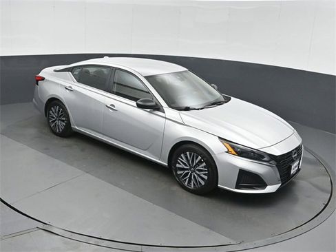 Used 2025 Nissan Altima 2.5 SV image 28