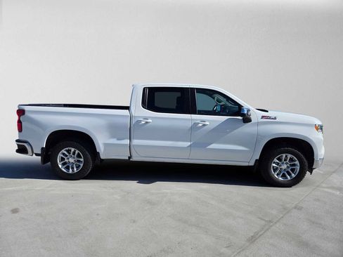 Used 2023 Chevrolet Silverado 1500 LT AWD/4WD image 2