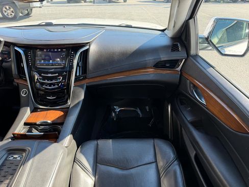 Used 2017 Cadillac Escalade Luxury w/ LPO, Radiant Package AWD/4WD image 29