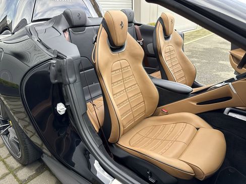 Used 2024 Ferrari Roma Spider RWD image 24