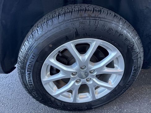 Used 2014 Jeep Cherokee Latitude w/ Comfort/Convenience Group image 13