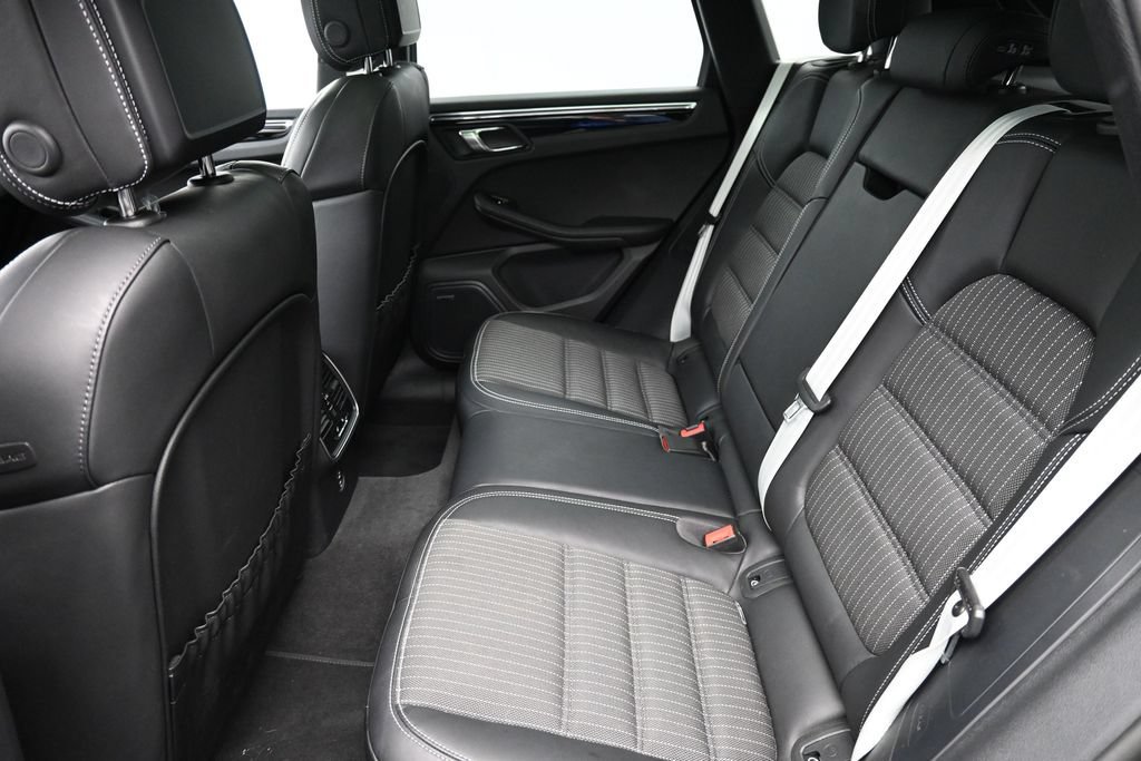 Used 2025 Porsche Macan AWD/4WD image 7