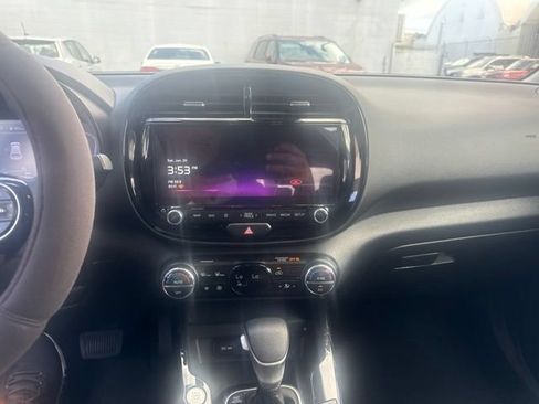 Used 2023 Kia Soul S FWD image 19