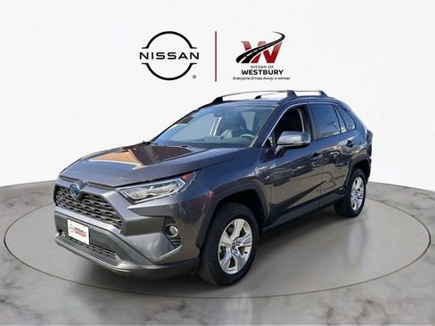 Used 2021 Toyota RAV4 XLE AWD/4WD image 6