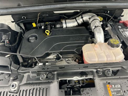 Used 2022 Chevrolet Trax LT w/ LT Convenience Package image 24