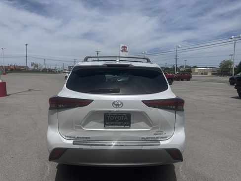 Used 2022 Toyota Highlander Platinum AWD/4WD image 4
