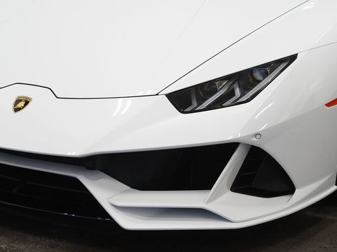 Used 2024 Lamborghini Huracan EVO image 12