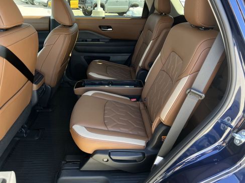 New 2026 Nissan Pathfinder Platinum image 15