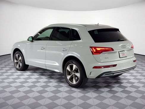 Used 2023 Audi Q5 2.0T Premium Plus w/ Premium Plus Package AWD/4WD image 3
