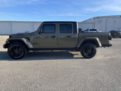 Used 2025 Jeep Gladiator Willys image 4