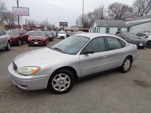 Used 2004 Ford Taurus LX image 2