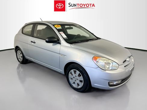 Used 2010 Hyundai Accent Hatchback image 1