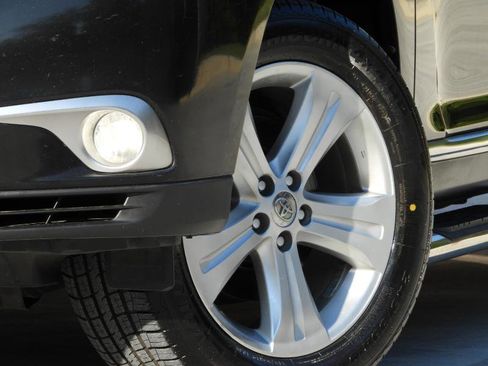 Used 2011 Toyota Highlander Limited w/ Tow Pkg FWD image 5