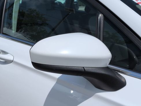 Used 2019 Ford Fusion SE w/ Equipment Group 151A FWD image 12