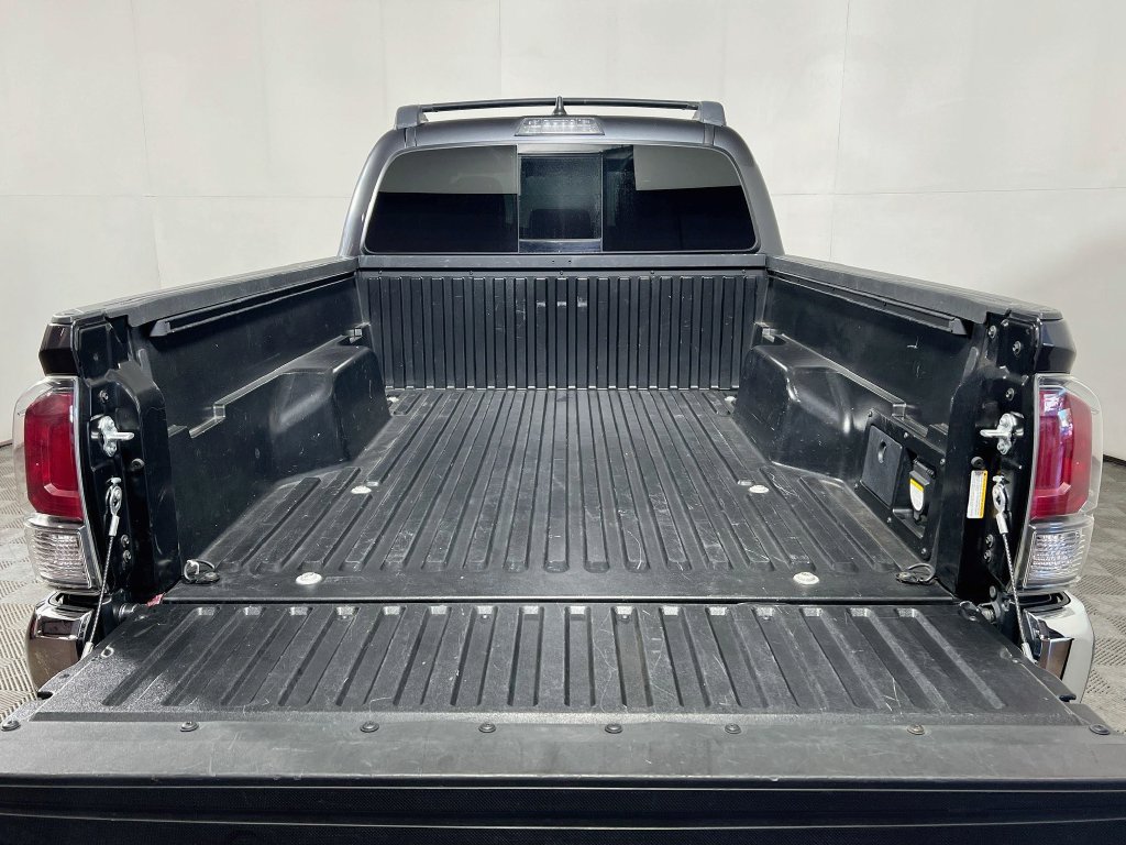 Certified 2022 Toyota Tacoma TRD Off-Road AWD/4WD image 22